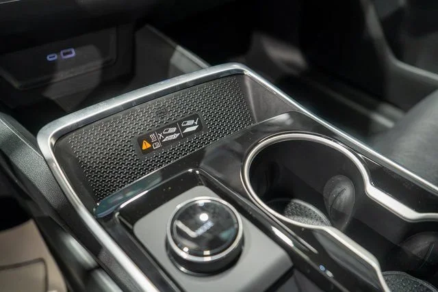 New 2027 Mosaic Black Metallic Chevrolet LT image 24