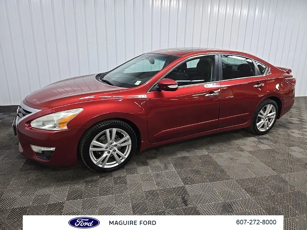 Used 2015 Red Nissan 3.5 SL image 6