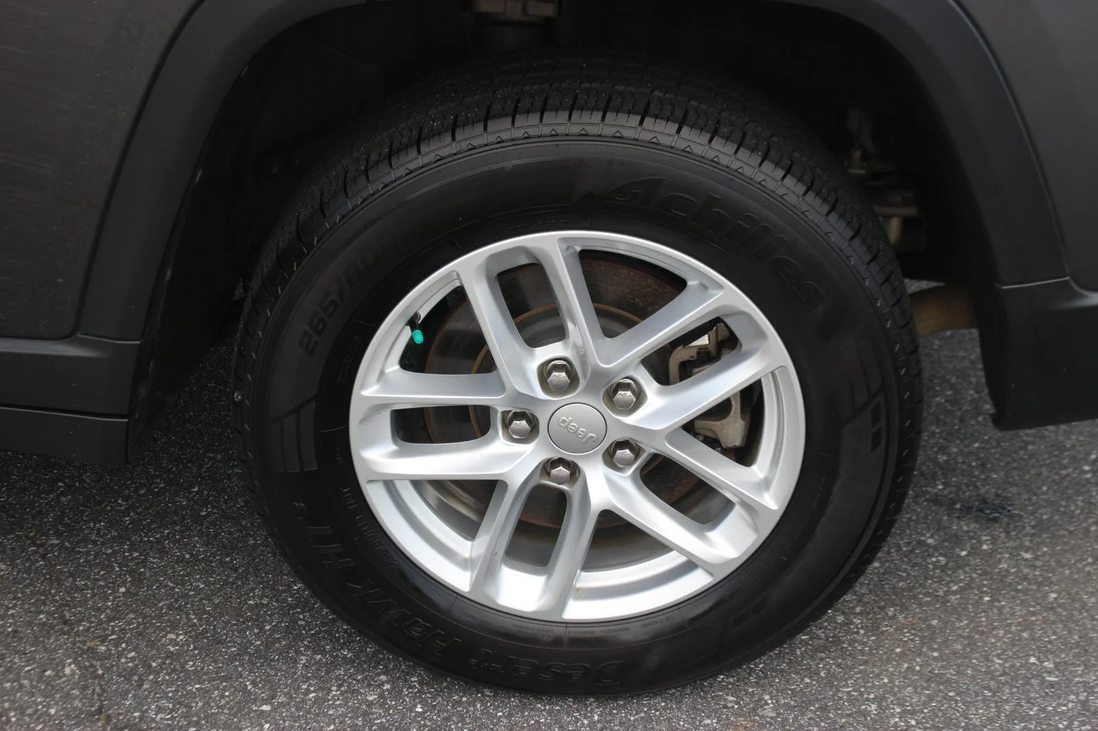Used 2022 Gray Jeep Laredo image 39