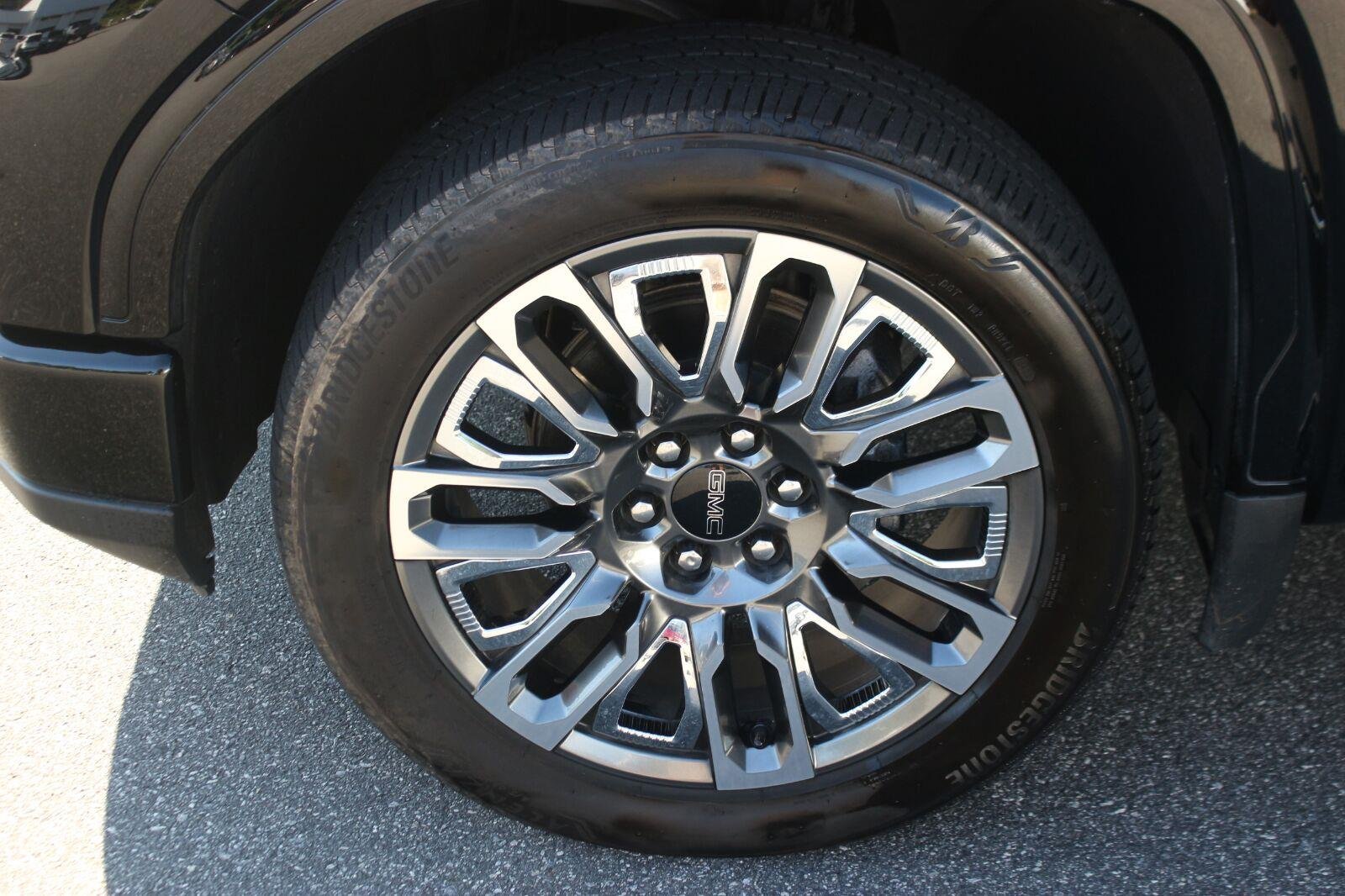 Used 2024 Onyx Black GMC Denali Ultimate image 41