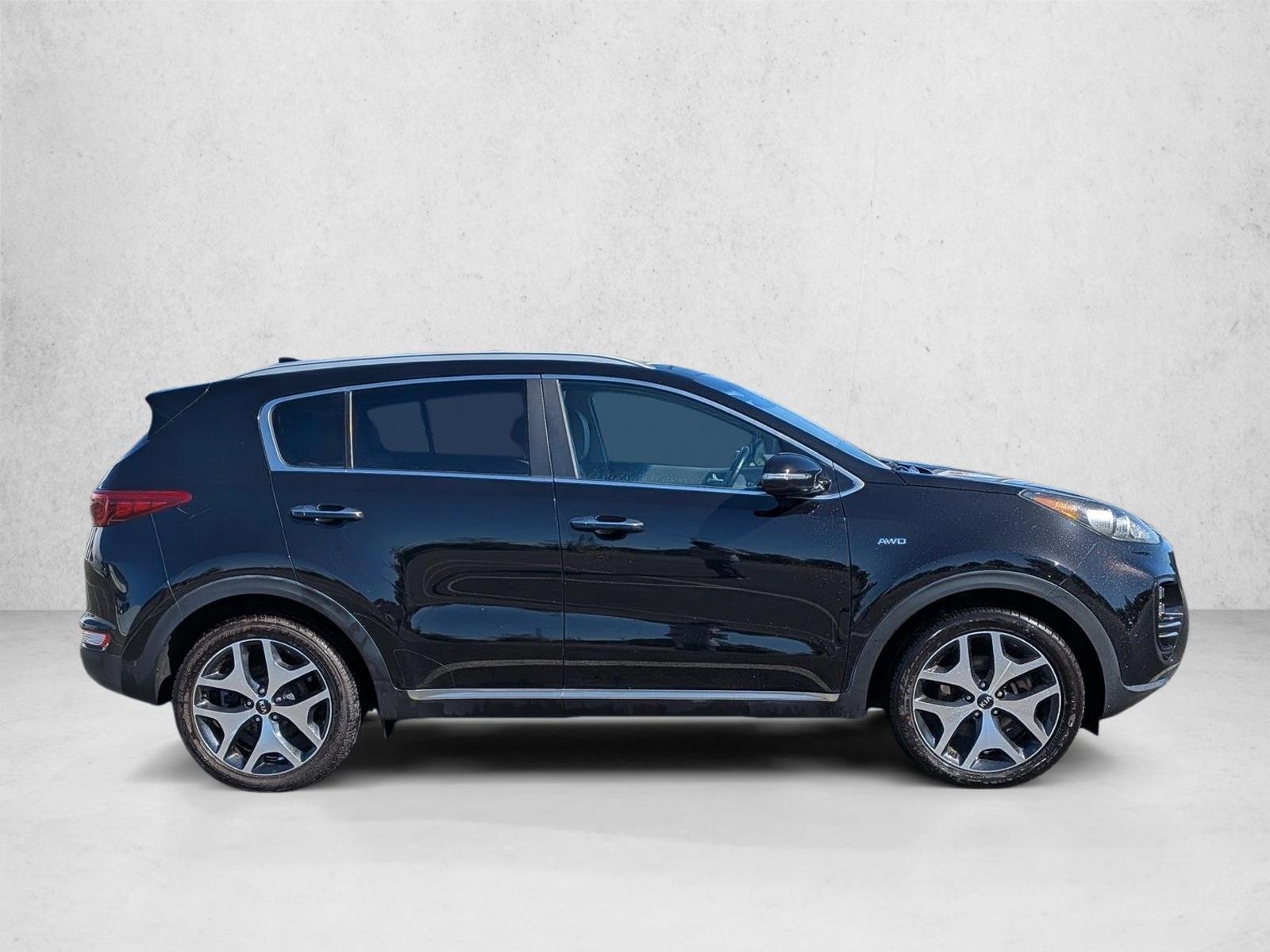 Used 2017 Black Cherry Kia SX Turbo image 4