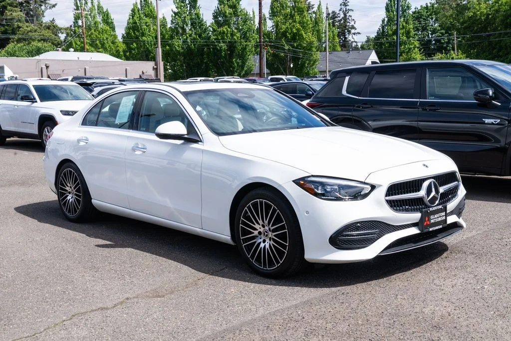 Used 2025  Mercedes-Benz C 300 image 1