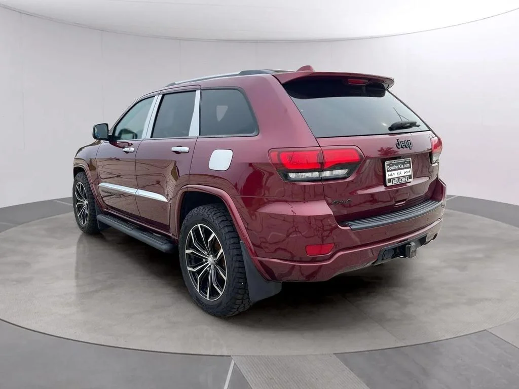 Used 2021 Velvet Red Pearlcoat Jeep Altitude image 3
