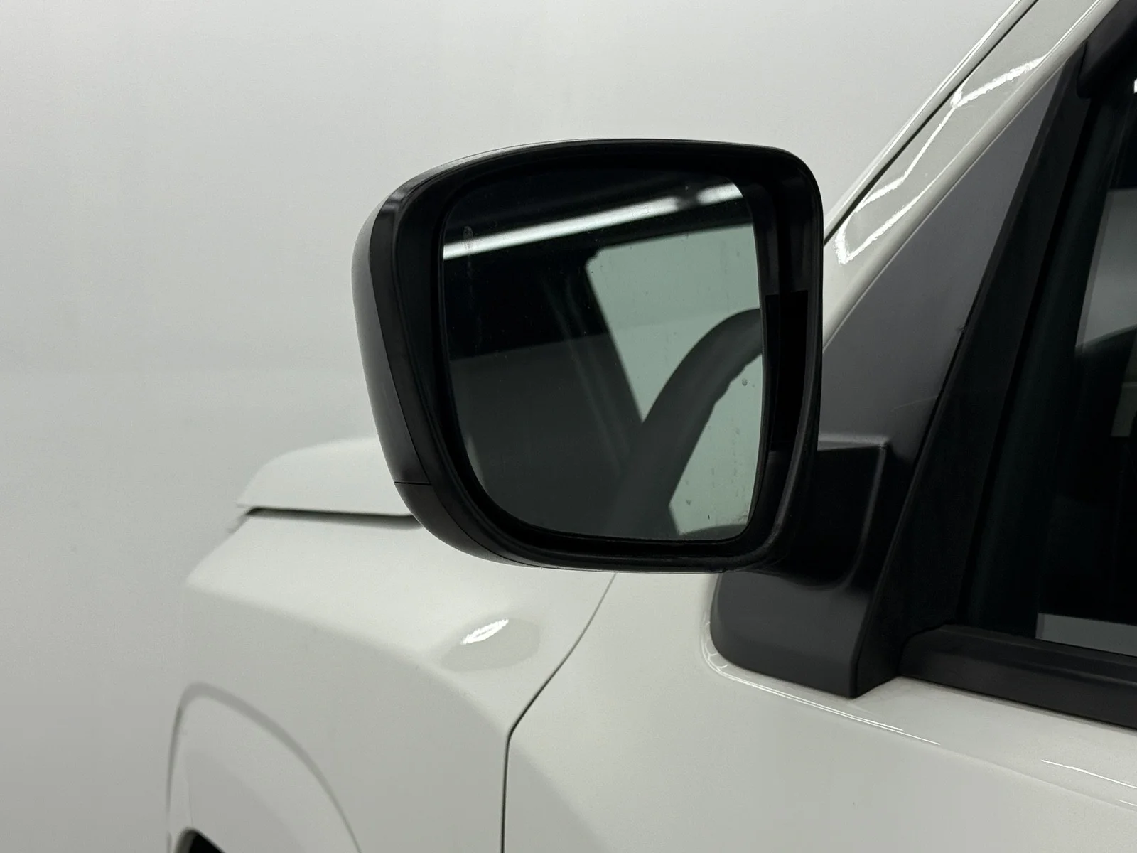 Used 2024 Glacier White Nissan S king cab 4x2 image 34