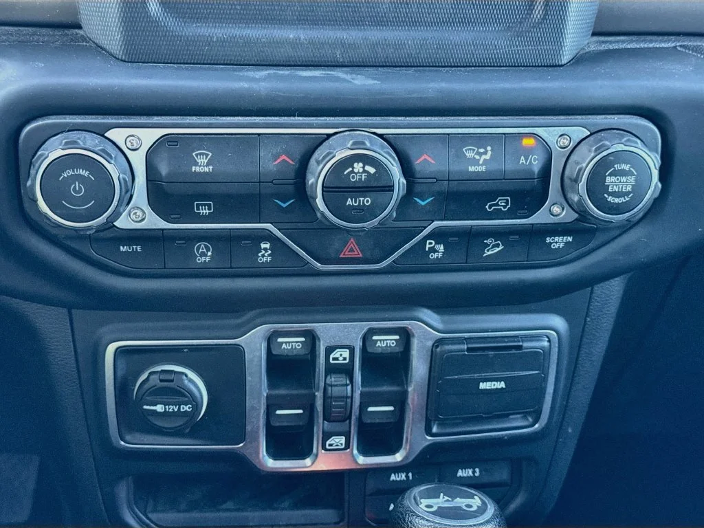 Used 2018 Orange Jeep Unlimited Sport S image 18