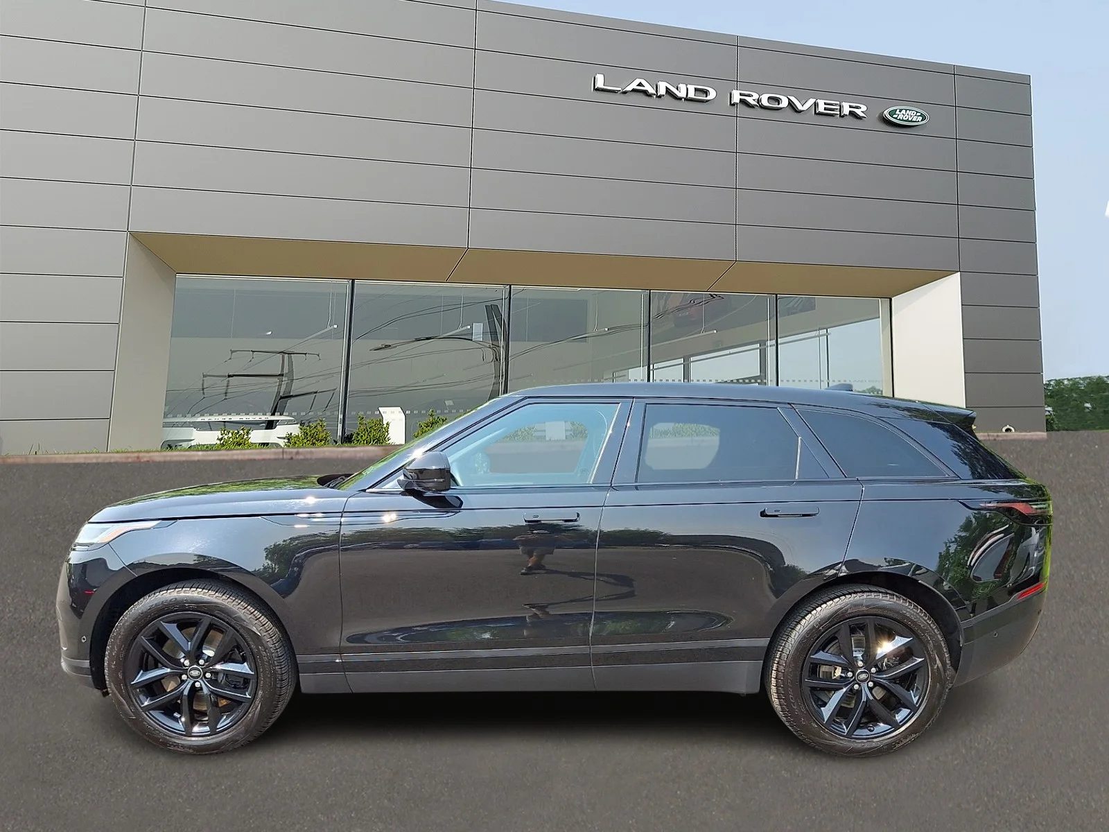 Certified Used 2026 Santorini Black Metallic - 1AG Land Rover S image 7