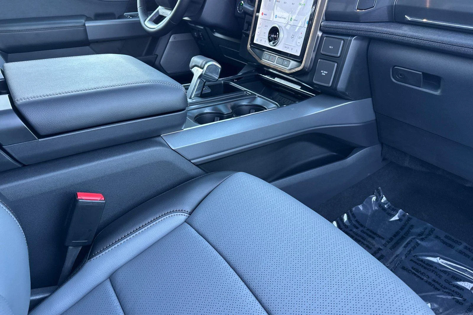 2025 Ford F-150 Lightning Lariat - Photo 17