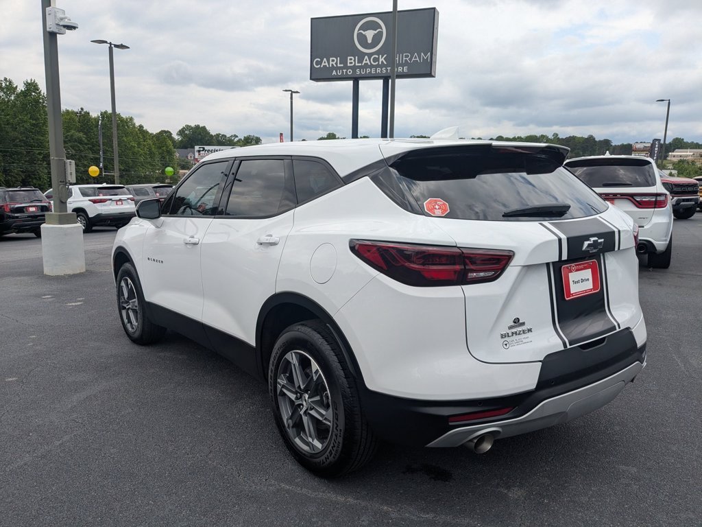 Used 2025 Summit White Chevrolet LT image 7