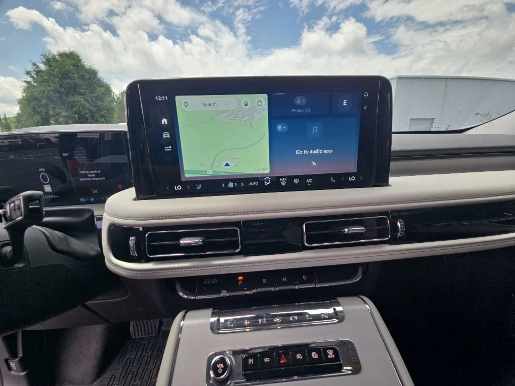 Used 2025 Infinite Black Me Lincoln Reserve image 3