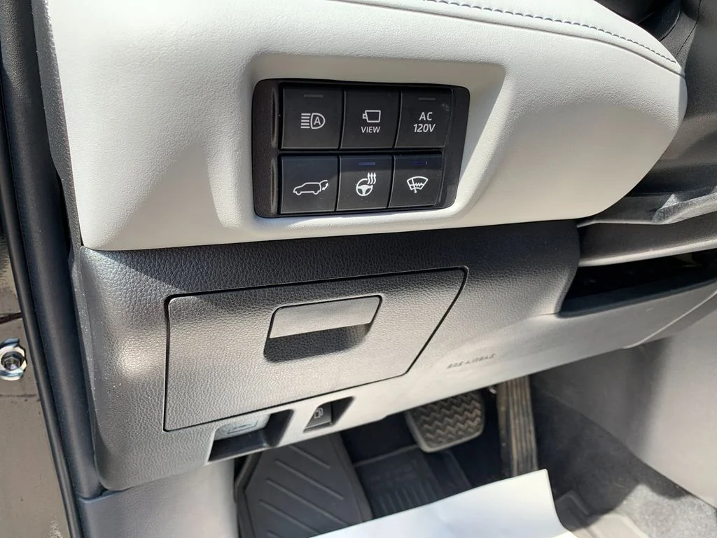 Used 2022 Black Toyota Platinum image 32