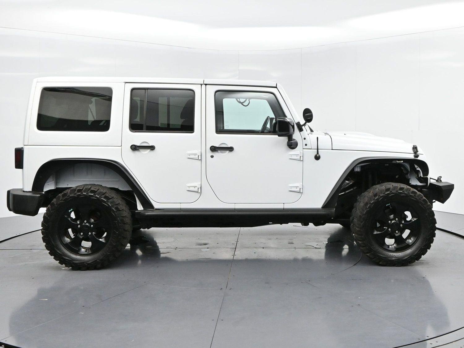Used 2015 Bright White Clearcoat Jeep Altitude image 8