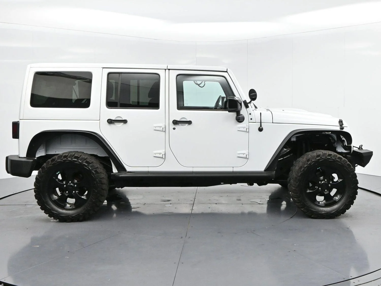 Used 2015 Bright White Clearcoat Jeep Altitude image 8