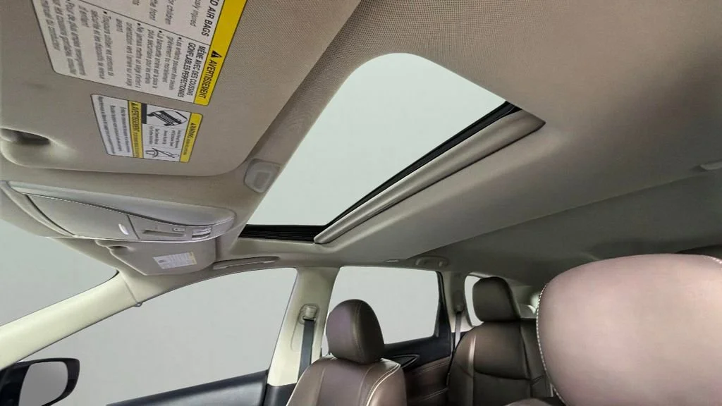 Used 2019 White INFINITI LUXE image 27
