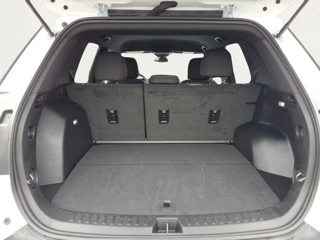 Used 2026 Summit White GMC Elevation image 19