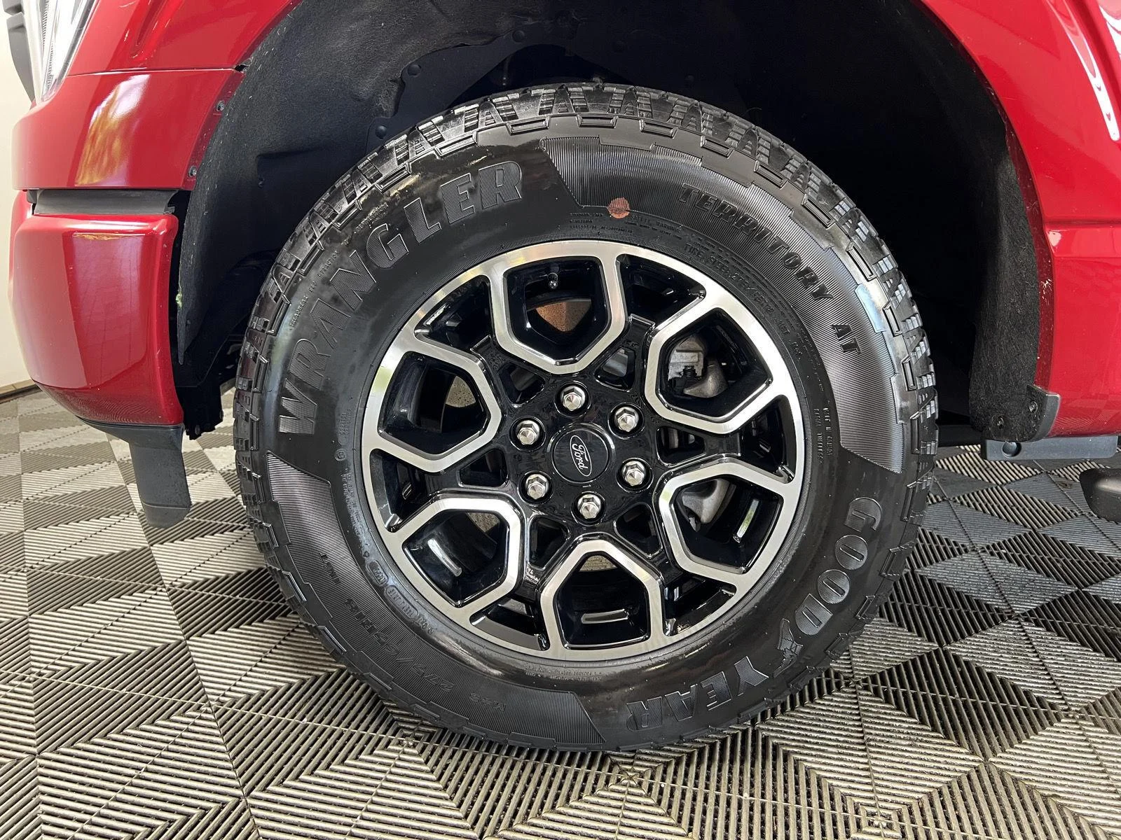 Used 2022  Ford XL image 28