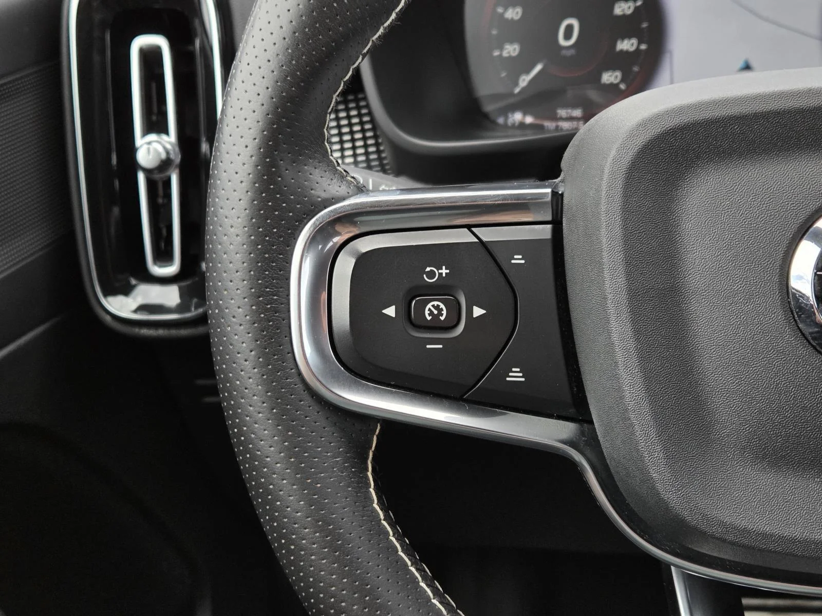 Used 2021 Glacier Silver Metallic Volvo R-Design image 20