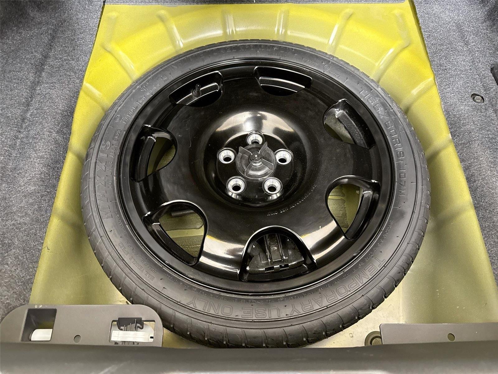 Used 2024 Yellow Splash Metallic Tri-coat Ford GT Premium image 39