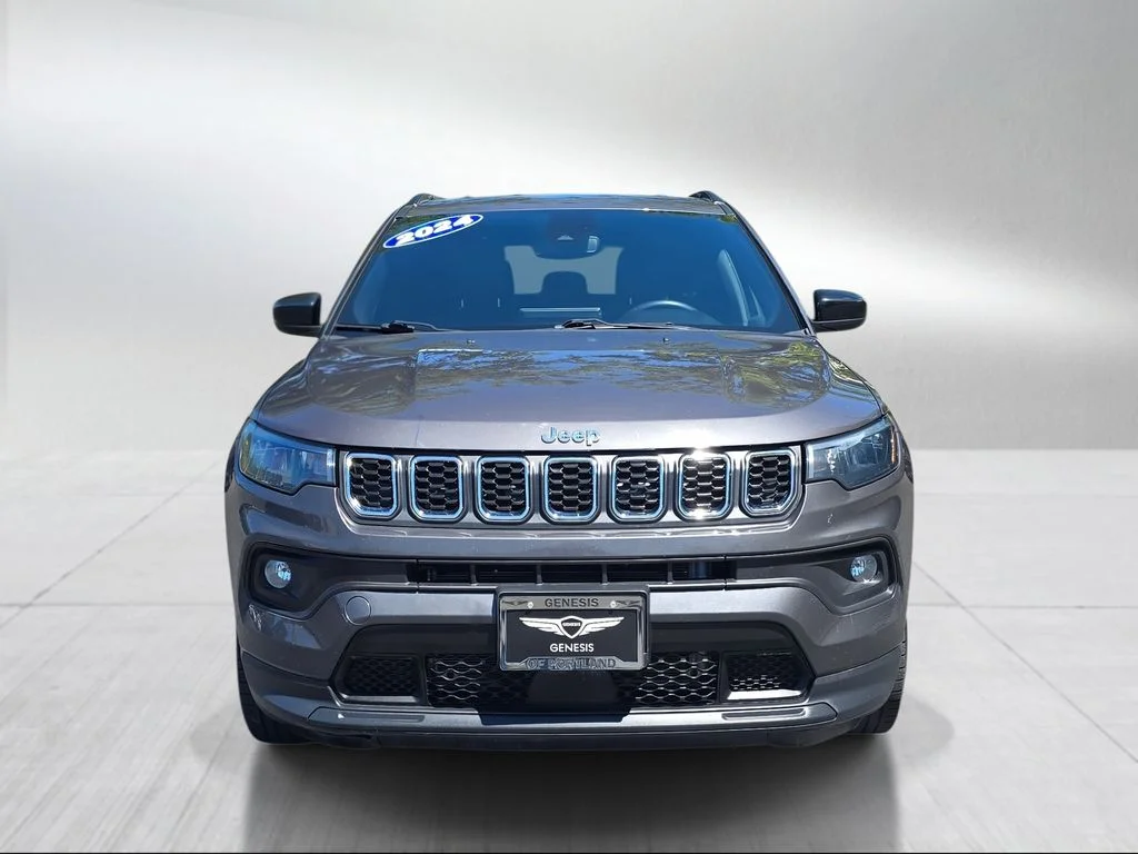 Used 2024 Baltic Gray Metallic Clearcoat Jeep Latitude image 8