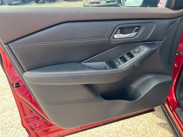 Used 2022 Red Nissan SV image 13