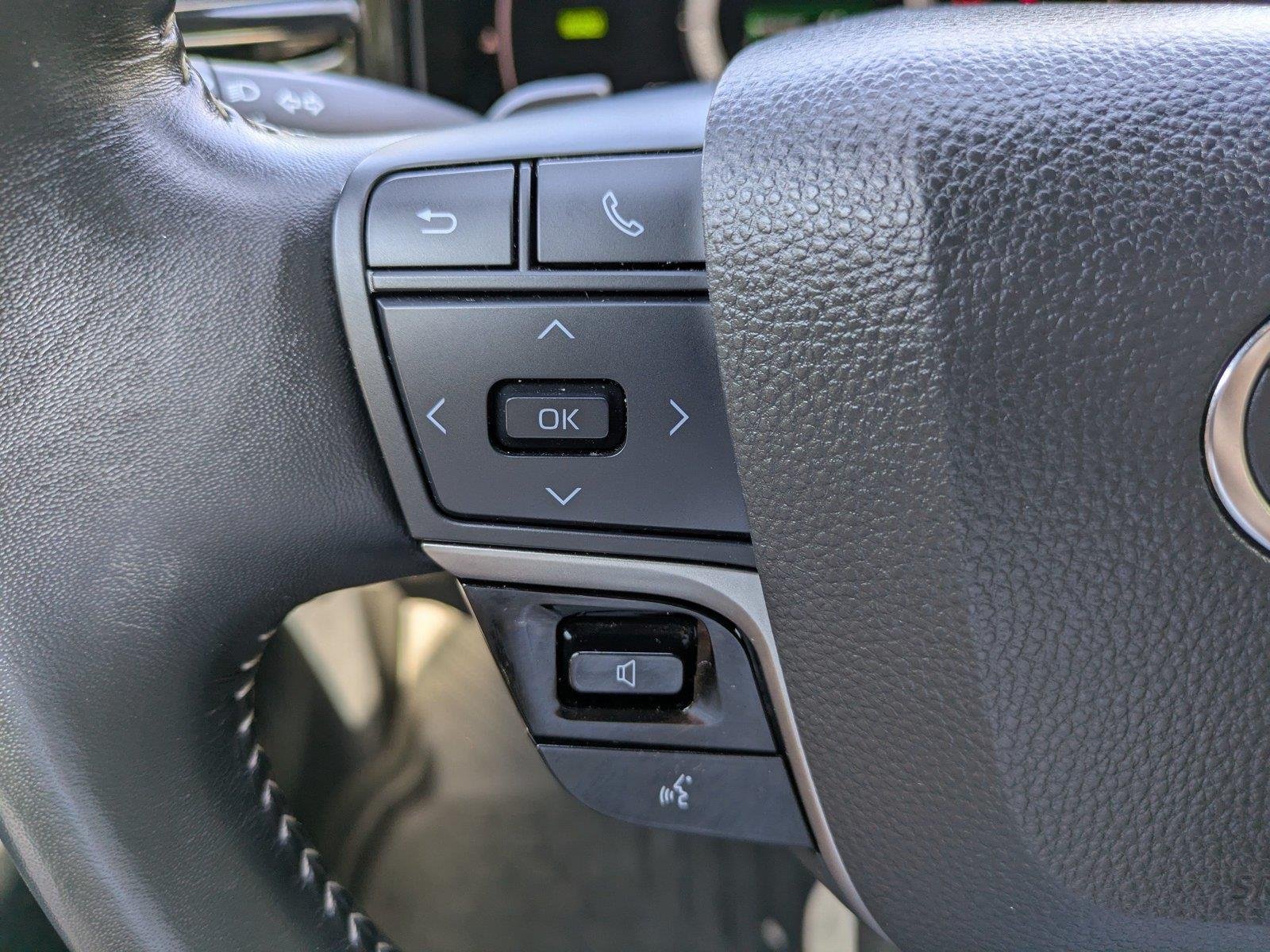 Used 2025  Toyota SE image 22
