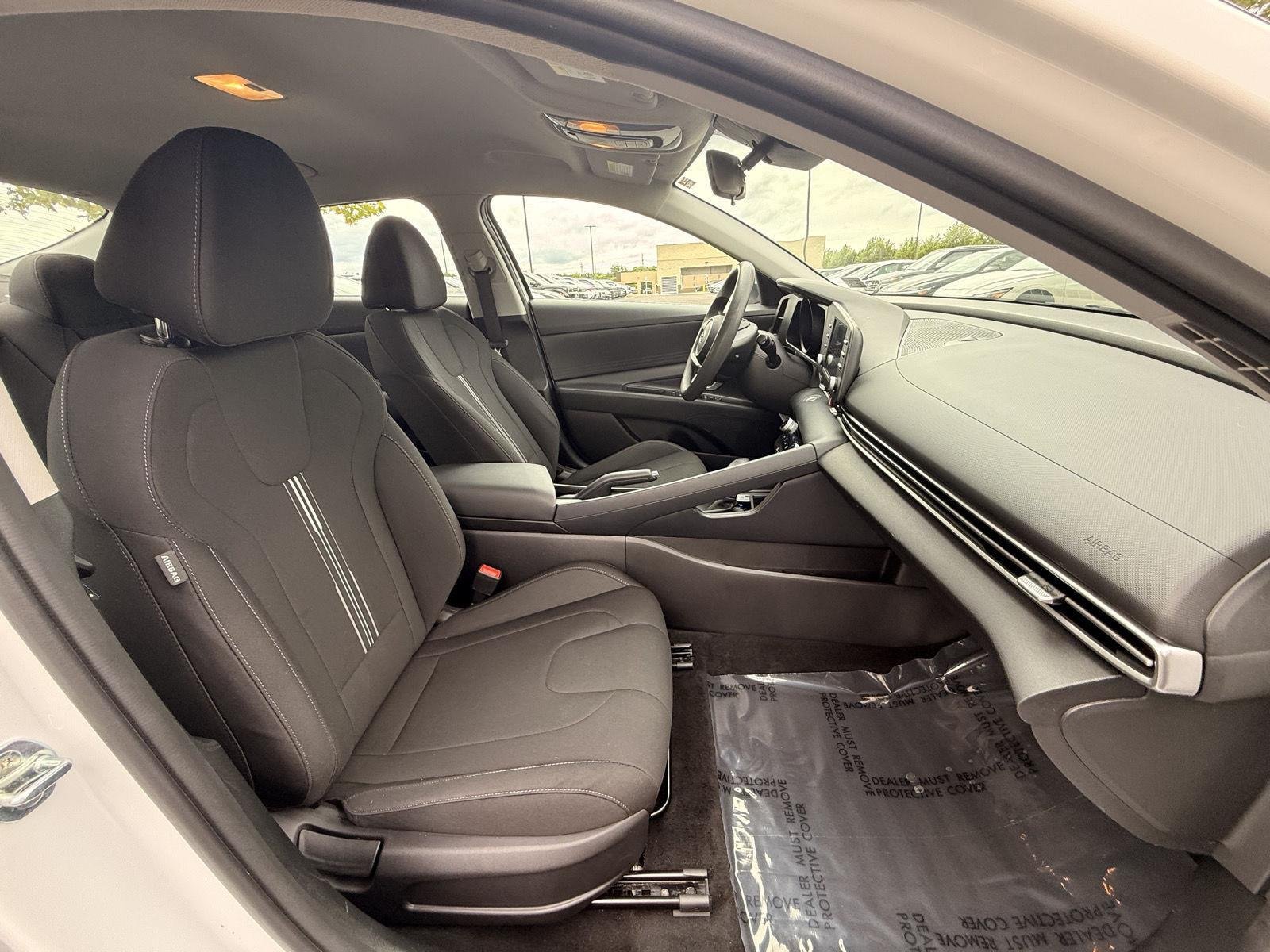 Used 2022 Quartz White Hyundai SEL image 17