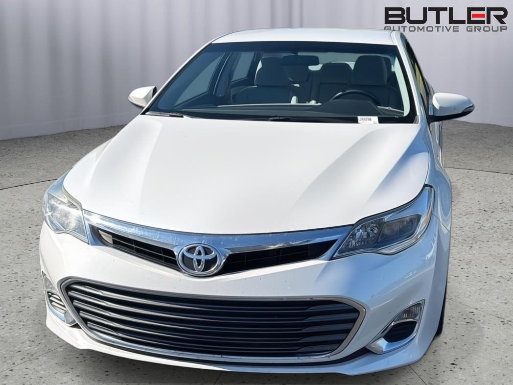 Used 2015 Blizzard Pearl Toyota XLE image 3