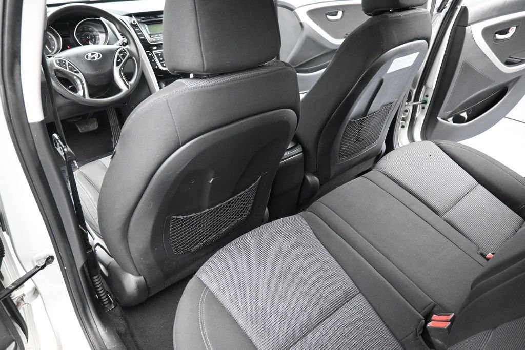 Used 2013 Shimmering Silver Metallic Hyundai Base image 28