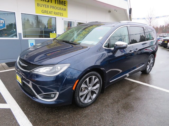 2018 Chrysler Pacifica Limited's photo