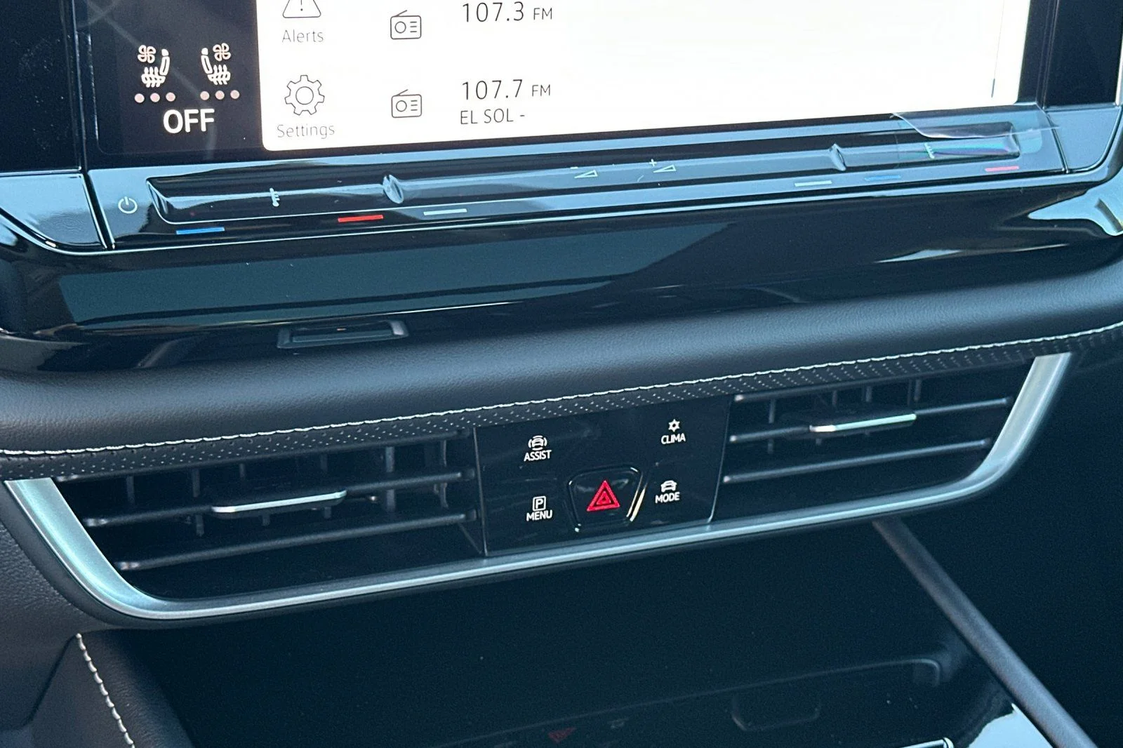 New 2026 Silver Volkswagen 2.0T SE w/Technology image 19