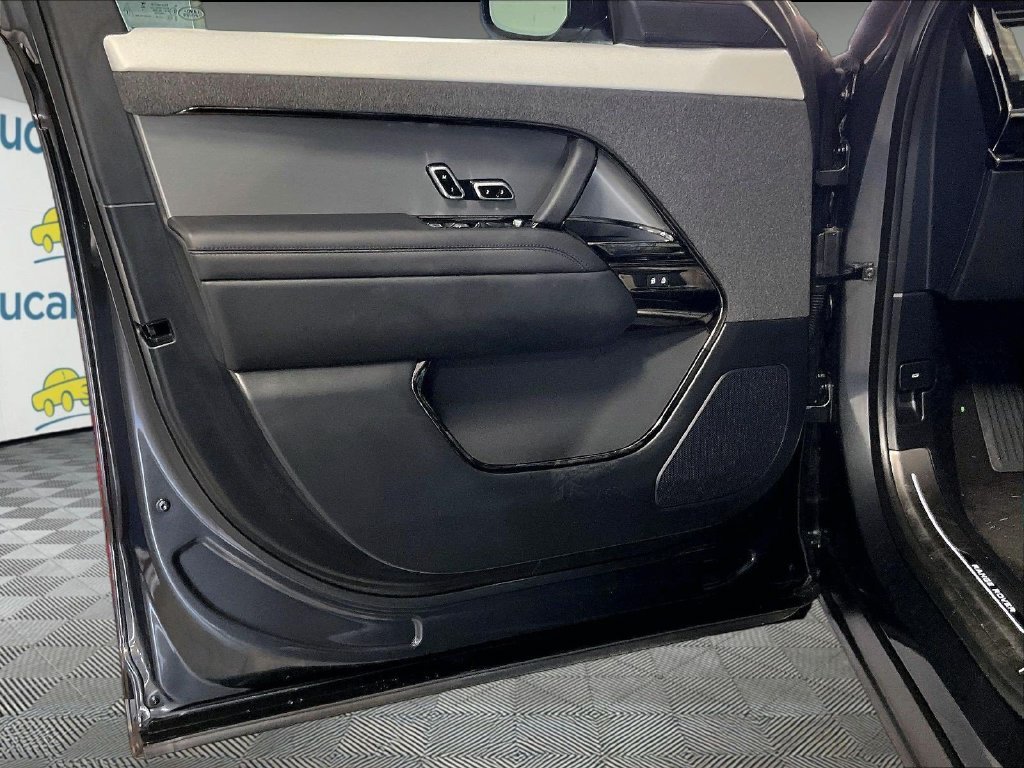 Used 2025 Gray Land Rover Dynamic SE image 7