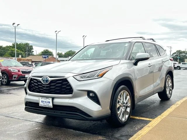 Used 2022 Celestial Silver Metallic Toyota Limited image 4