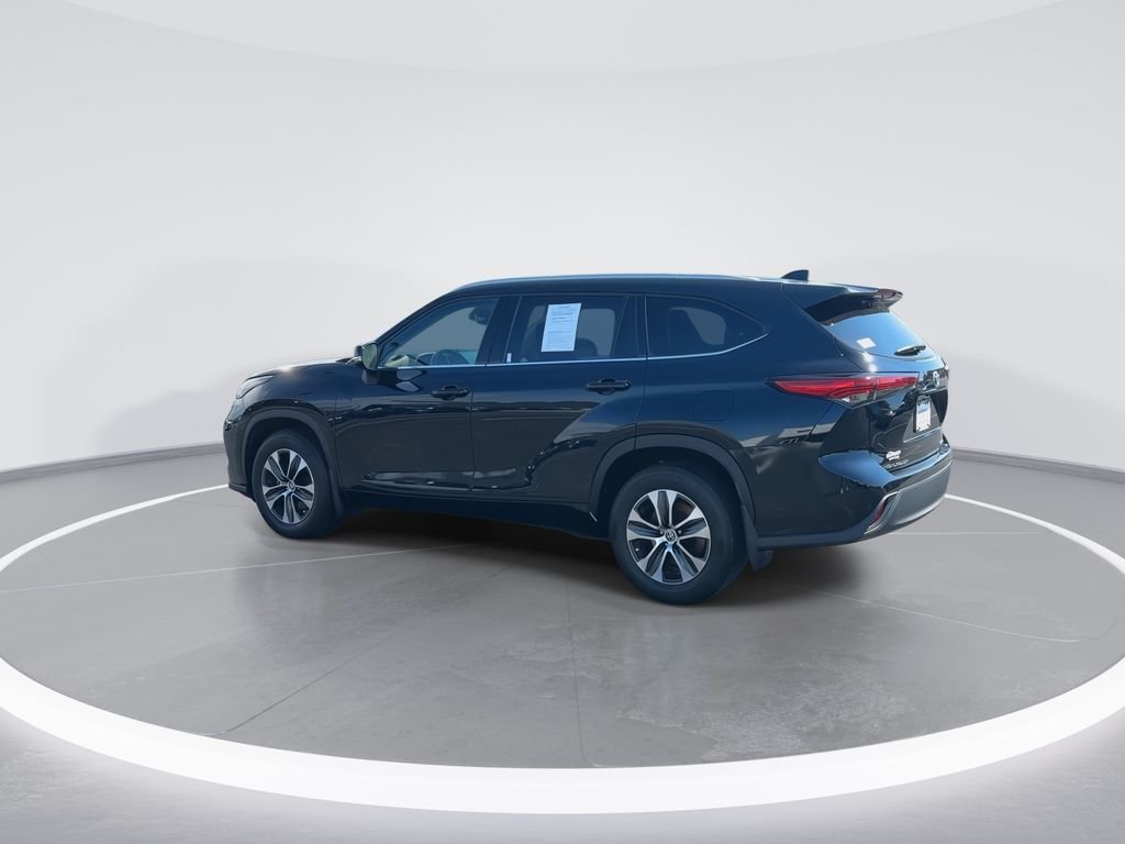Used 2022 Black Toyota XLE image 6