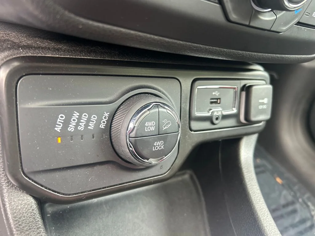 Used 2021 Blue Jeep Trailhawk image 14