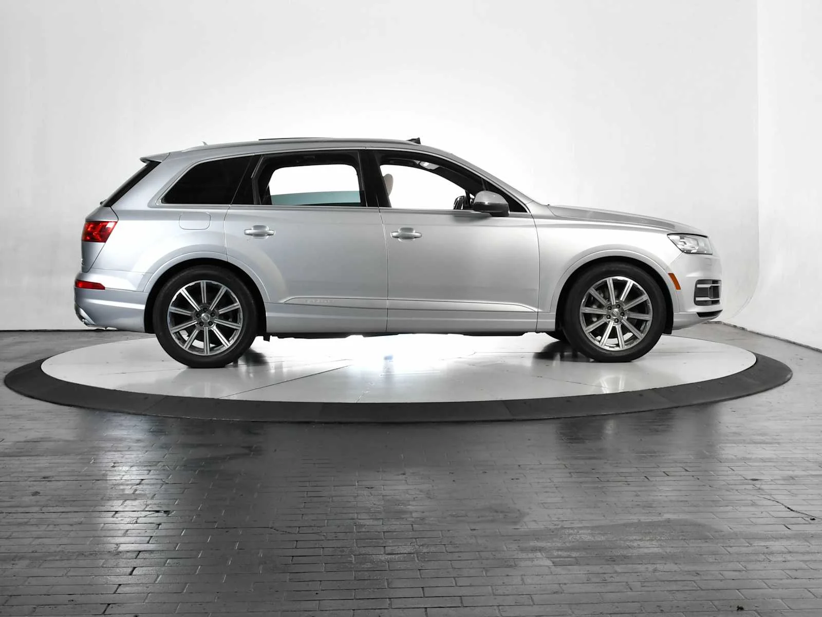 Used 2017 Florett Silver Metallic Audi Prestige image 7