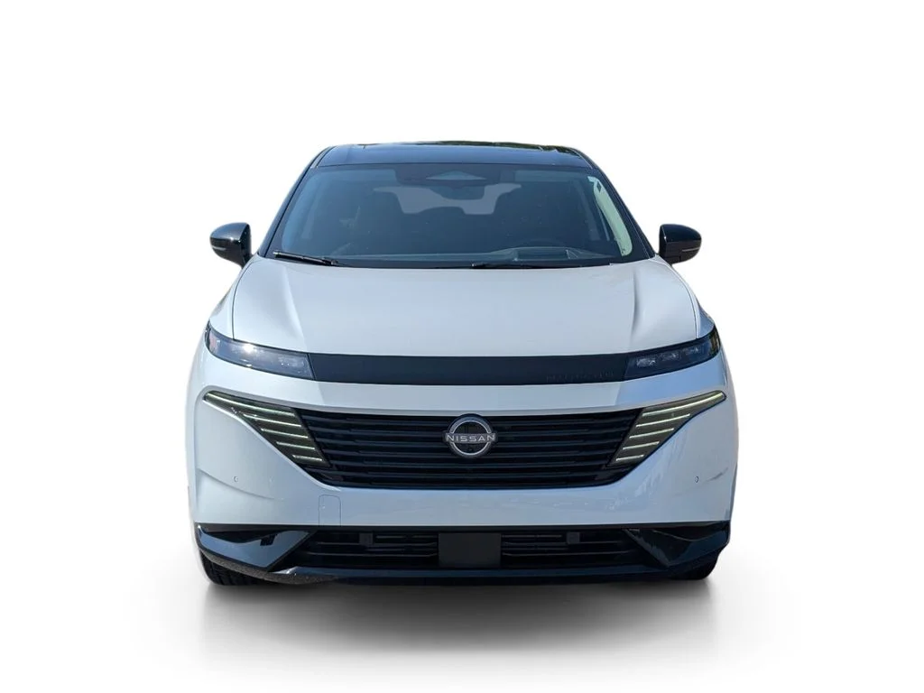 Used 2026 White Nissan Platinum image 2