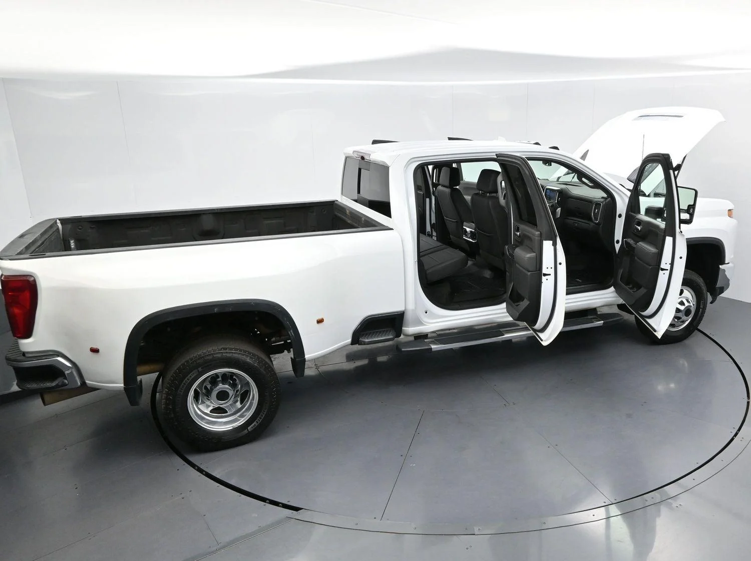Used 2022 Summit White Chevrolet LTZ image 43