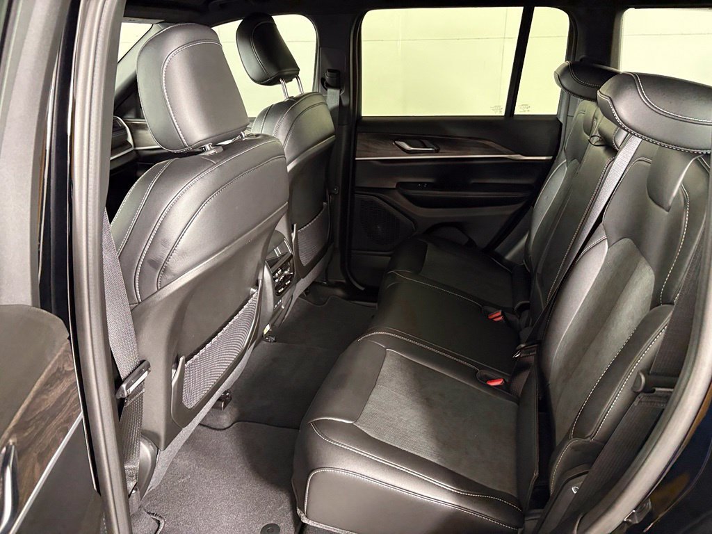New 2027 High-Gloss Black Paint Jeep Altitude image 37