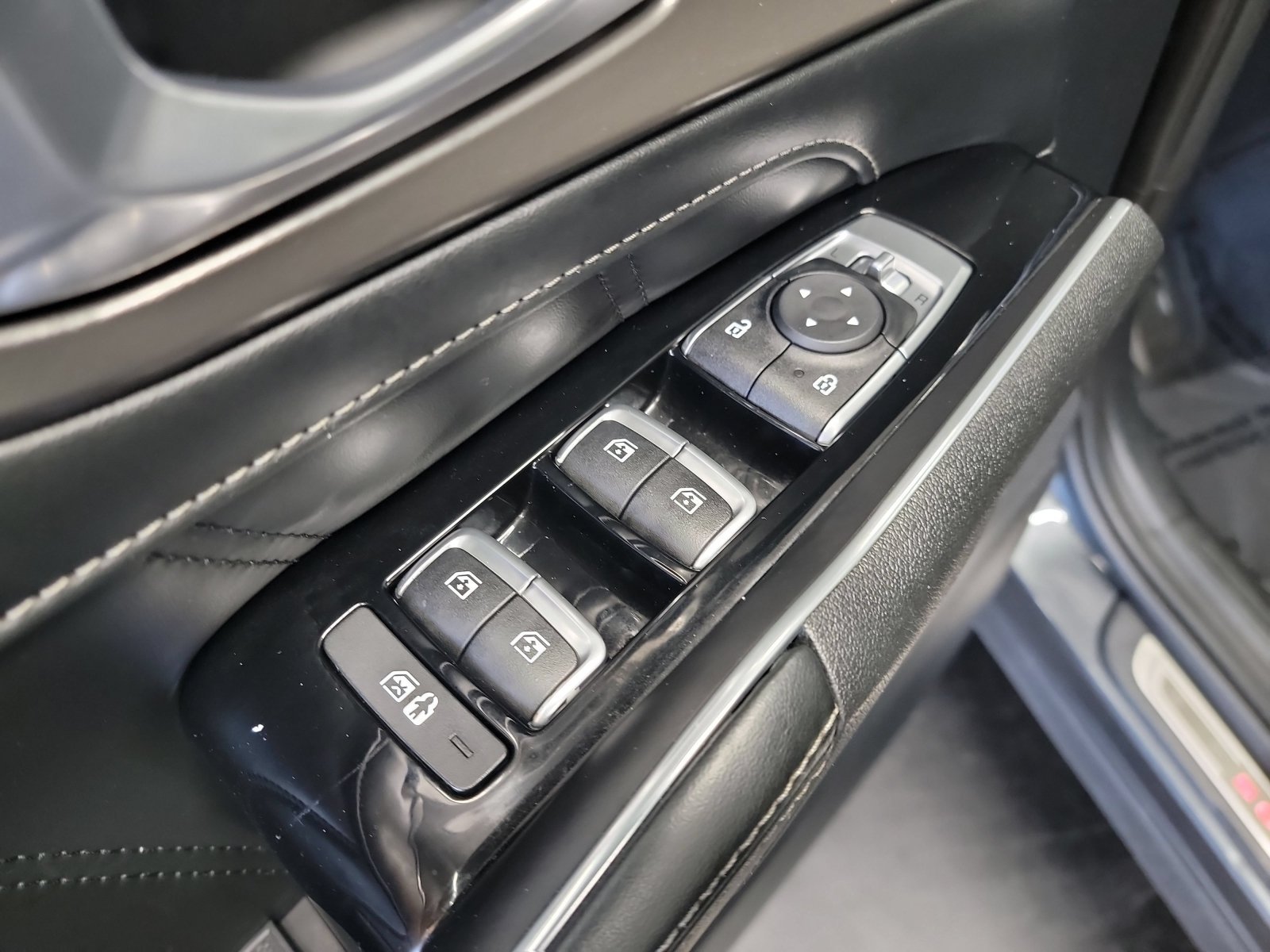 Used 2021 Gravity Grey Kia SX image 13