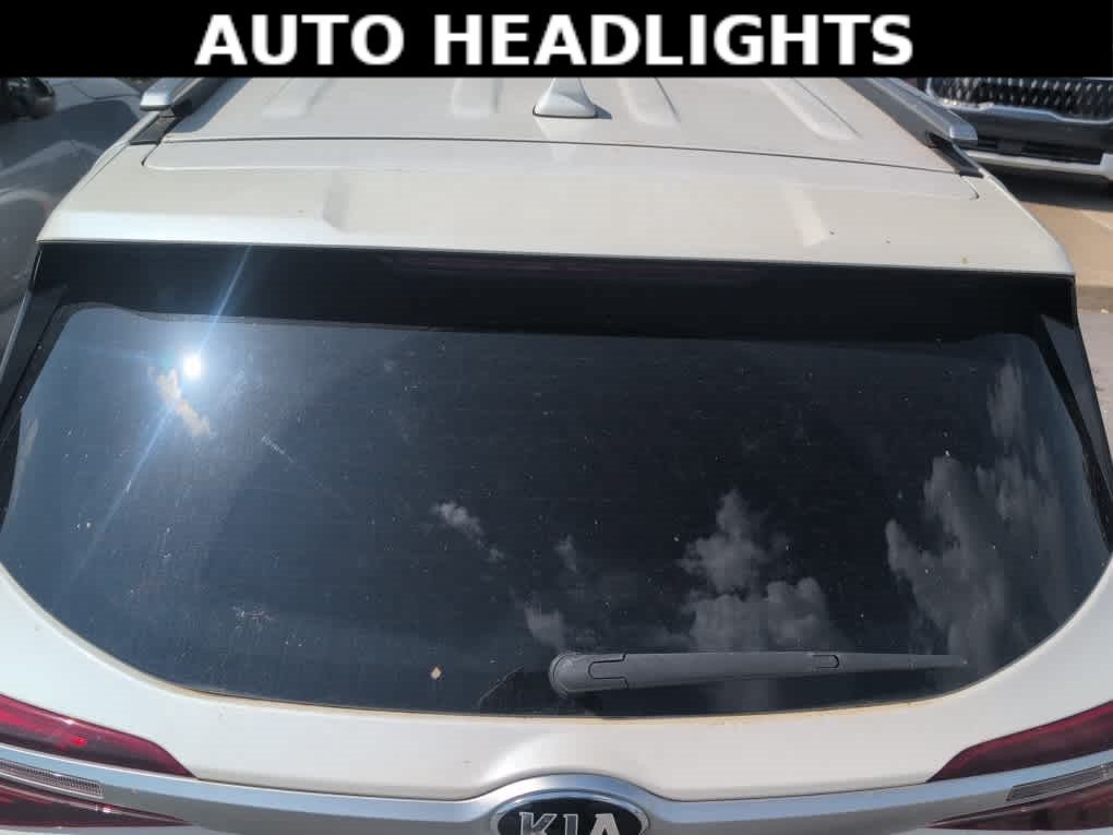 Used 2021 Snow White Pearl Kia S image 4
