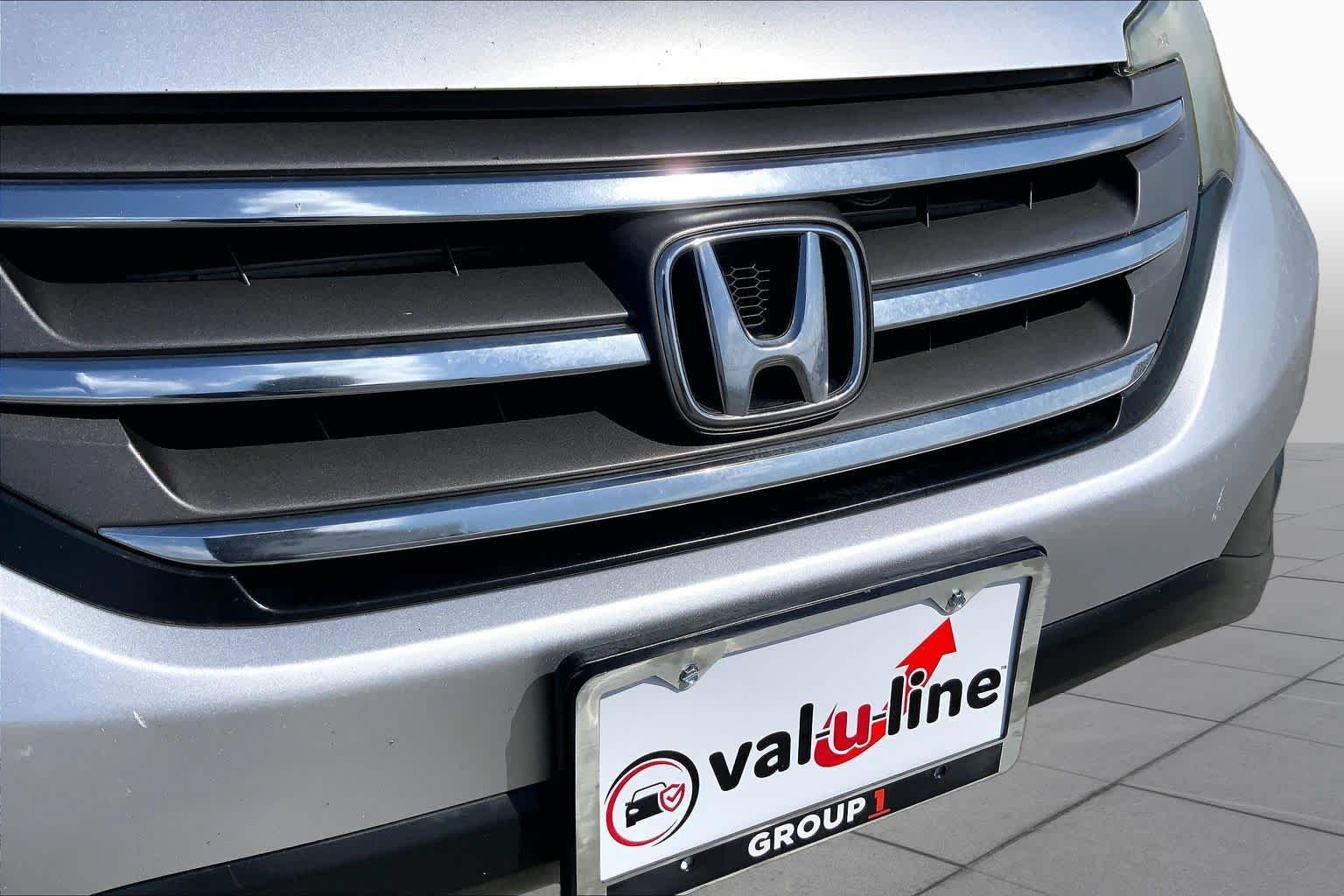 Used 2014 Alabaster Silver Metallic Honda LX image 29