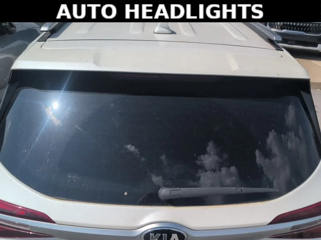 Used 2021 Snow White Pearl Kia S image 4