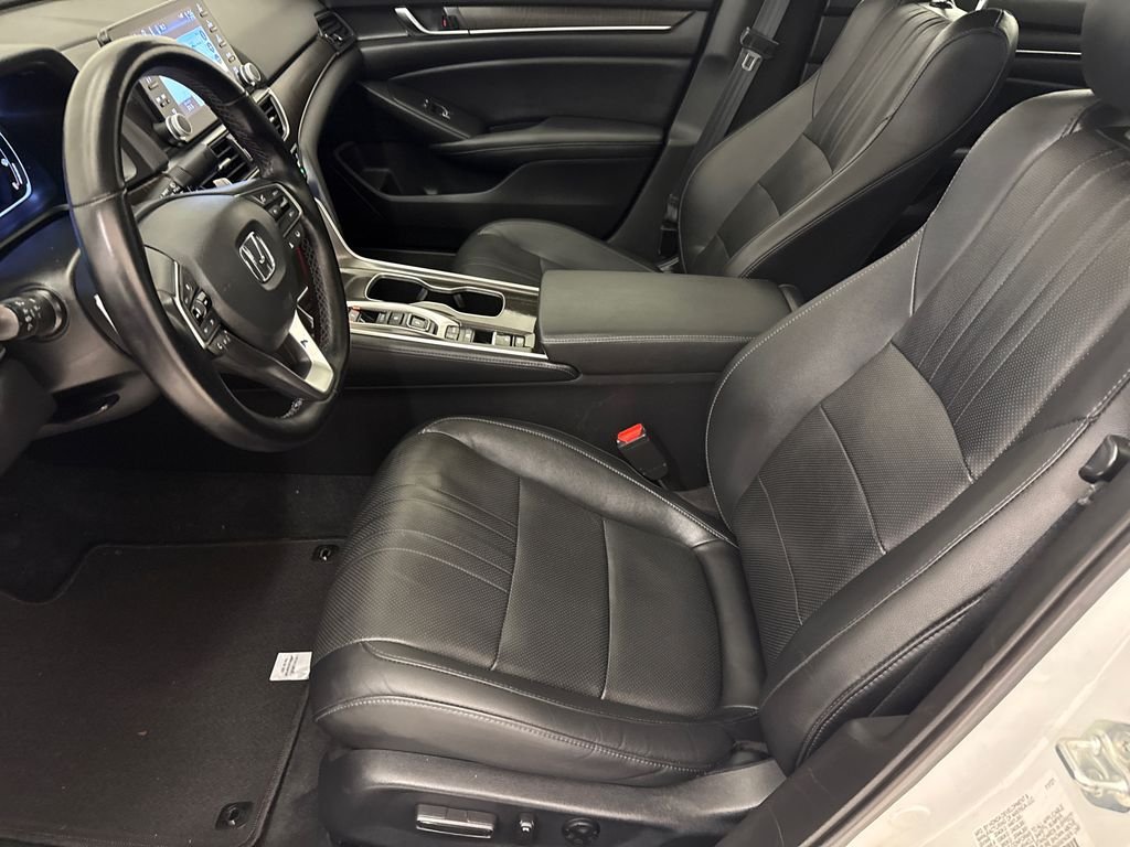 2022 Honda Accord Hybrid Touring - Photo 17