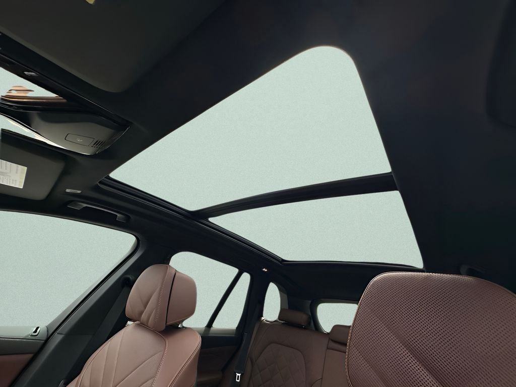New 2026 Black Sapphire Metallic BMW xDrive50e image 21