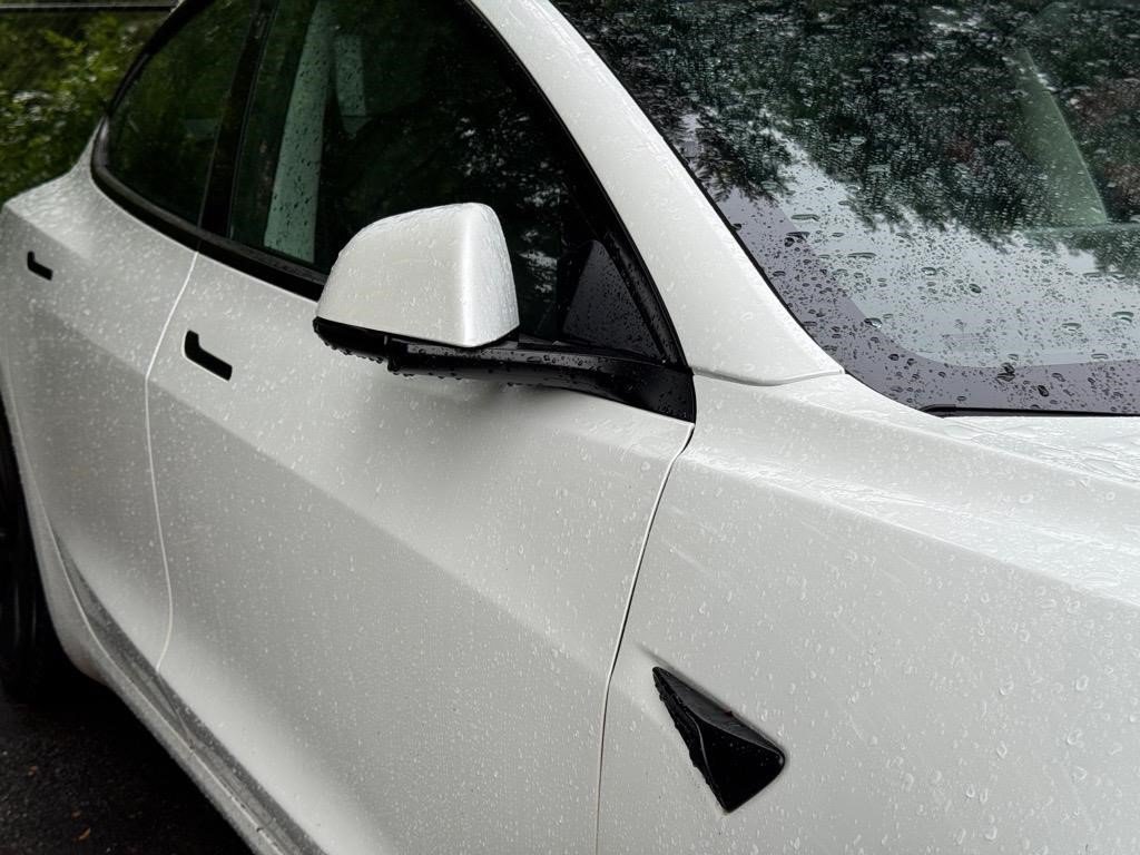Used 2023  Tesla Base image 18