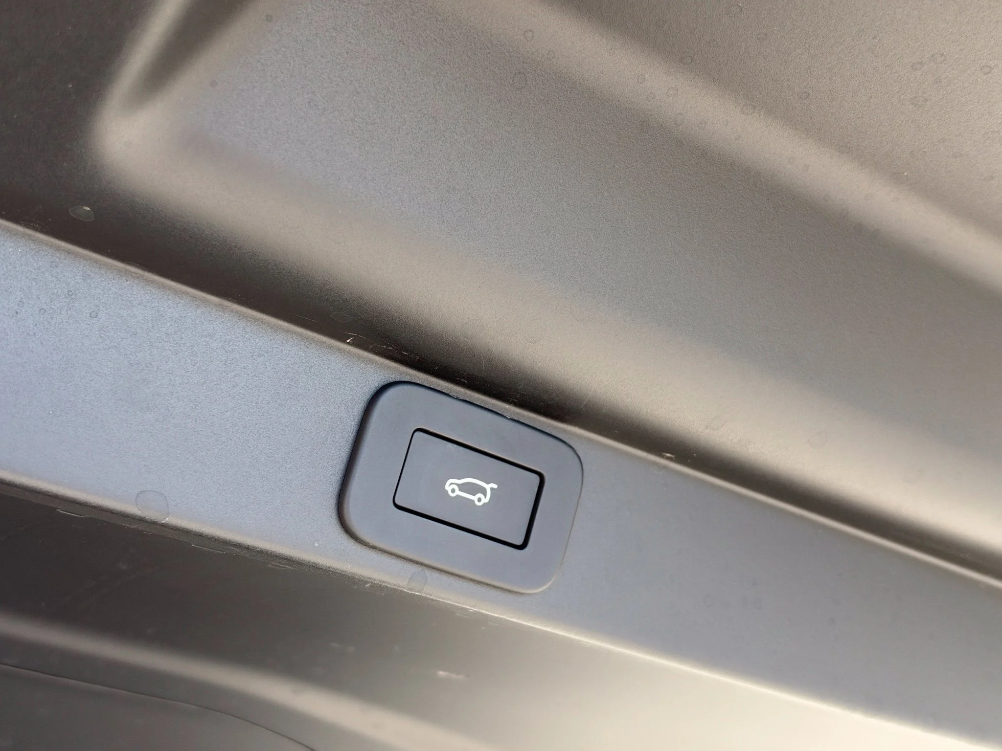Used 2025 Green Land Rover SE image 25
