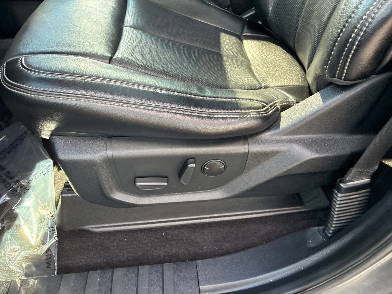 Certified Used 2019 Magnetic Metallic Ford LARIAT image 18