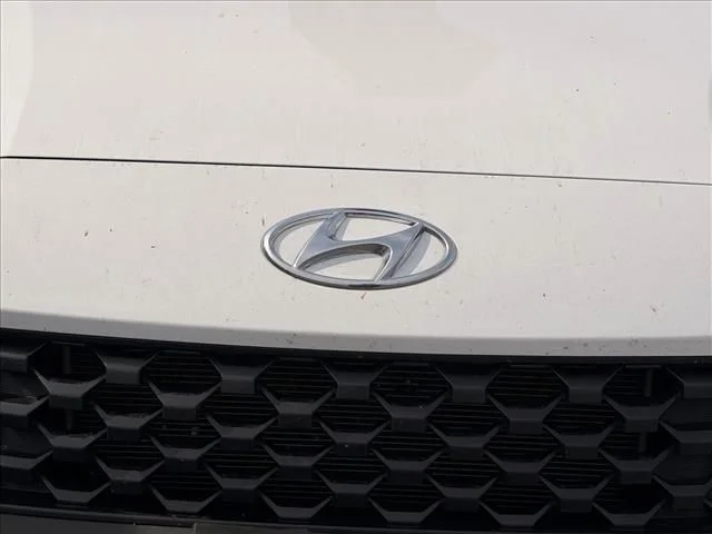 Used 2022 White Hyundai SEL image 17