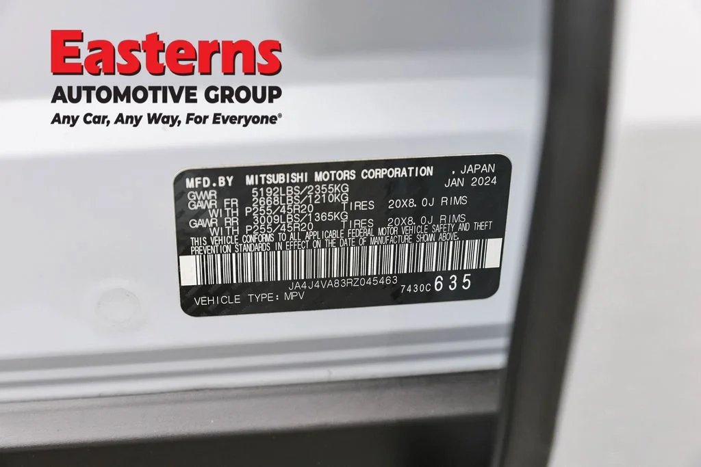 Used 2024 White Mitsubishi SE image 35