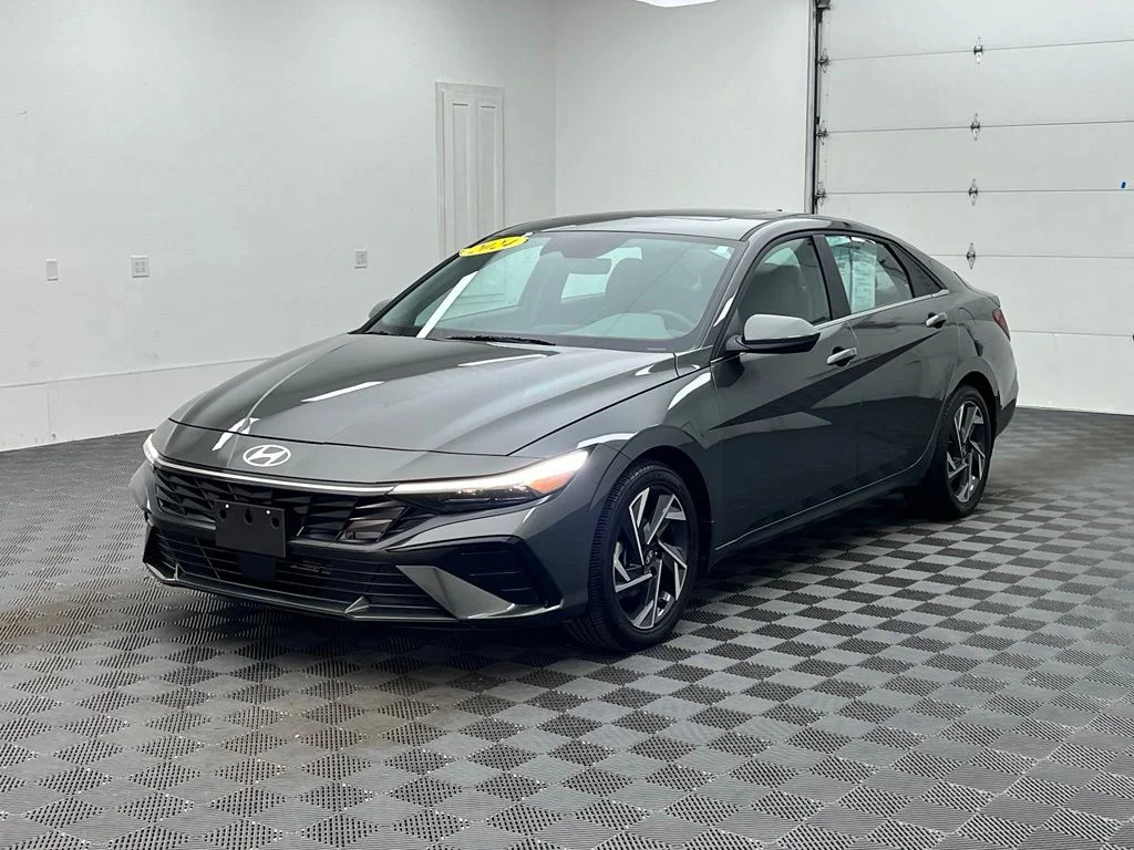 Used 2024 Gray Hyundai SEL image 13