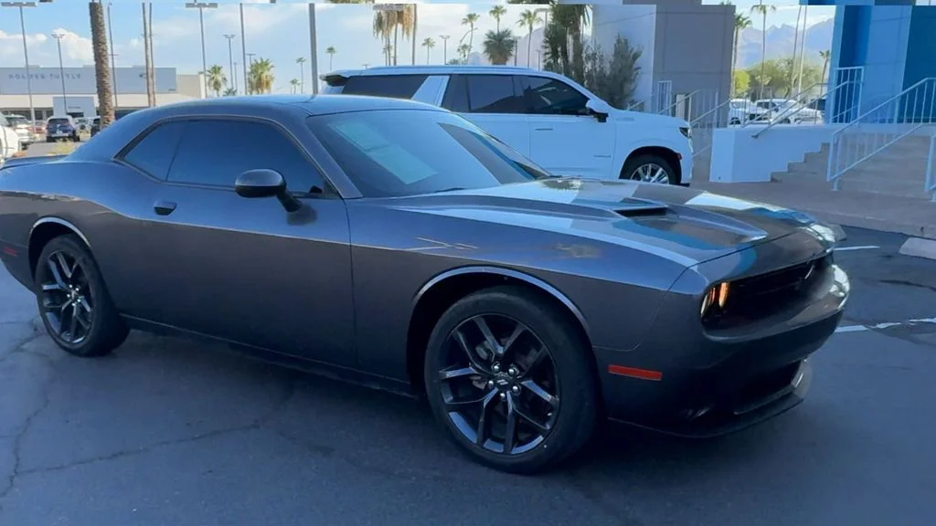 Used 2023 Gray Dodge SXT image 3